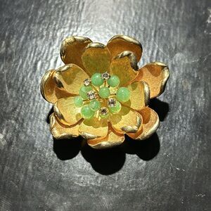 Vintage 3D faux jade Gold Tone floral Flower brooch Pin